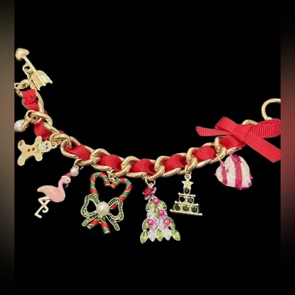 New Betsey Johnson Gold Tone Christmas Charm Rhinestone / crystal Bracelet - Picture 11 of 16